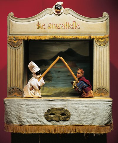 Punch (Pulcinella) and Pasquale Terremoto, puppets from the Maria Imperatrice Guarattelle theatre, Naples, Italy (photo) بواسطة غير معروف غير معروف