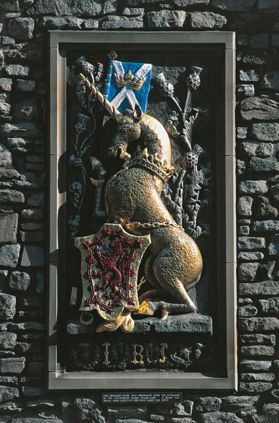 Unicorn, heraldic crest on the facade of Holyrood palace, Edinburgh, Scotland, United Kingdom بواسطة غير معروف غير معروف
