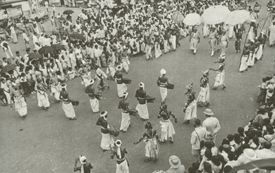 Perahera (b / w photo) بواسطة ليونيل وندت