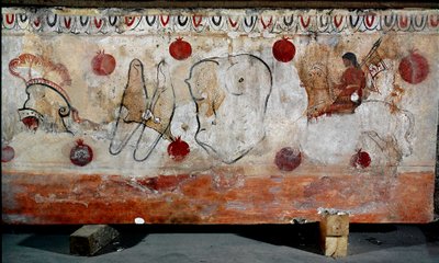 متسابق وعناصر مختلفة من درعه Lucanian جدارية من القرن الرابع قبل الميلاد ، من مقبرة Paestum ، إيطاليا. Museo nazionale archeologico، Paestum بواسطة مدرسة Lucanian