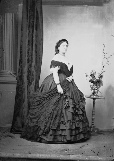 Noble Roman posing in a studio photo بواسطة لودوفيكو تومينيلو