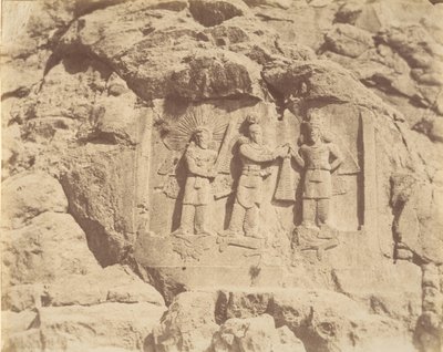 ٧ [تاج بستان ، حفل تتويج شابور الثاني ، كرمانشاه] ، أربعينيات وستينيات القرن التاسع عشر. بواسطة لويجي بيسشي