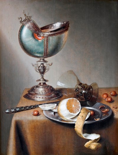 "" Nature morte a la coupe nautile "(Still-Life with Nautilus Cup) Peinture de Marten Boelema de Stomme (1611-1644) - زيت على خشب خافت 50x38 سم Hallwylska Museet ، ستوكهولم بواسطة Maerten Boelema de Stomme
