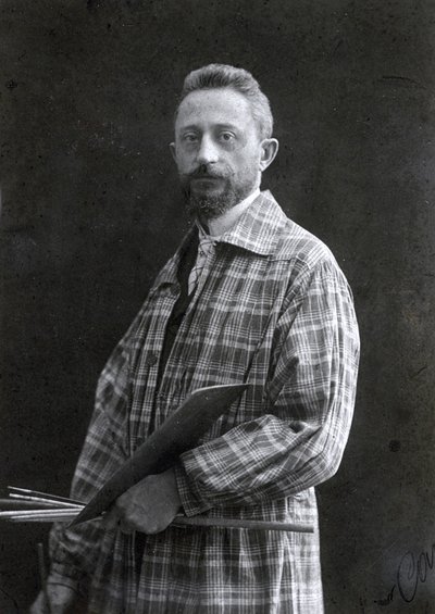 صورة ثلاثة أرباع طول الرسام Guido Spadolini. وهو يرتدي ثوباً طويلاً ويمسك بالفرش واللوحة بيده اليسرى 26111901 بواسطة ماريو نونيس فايس