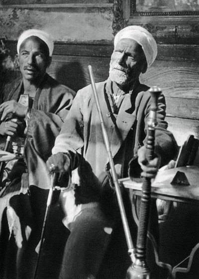 تدخين النرجيلة ، القاهرة ، 1937 بواسطة مارتن هورليمان