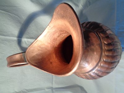 وعاء من النحاس بواسطة مارتينا كونيتزكي