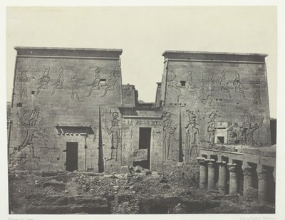 Drômos et Philônes ، المعبد الكبير لإيزيس في بيلونس ، النوبة ، 184951 ، طُبع عام 1852. بواسطة ماكسيم دو كامب