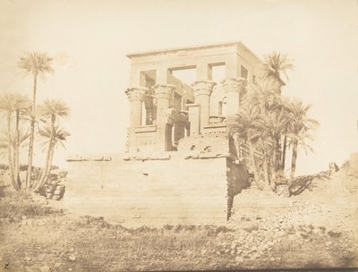 Hypetra أو Typhonium ، في فيلة - منظر مأخوذ من الشرق ، 1849-50. بواسطة ماكسيم دو كامب
