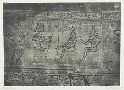 معبد دندرة الكبير، منحوتات من الواجهة الخلفية؛ مصر العليا، اللوحة 19 من ألبوم "مصر والنوبة وفلسطين وسوريا" (1852) بواسطة ماكسيم دو كامب