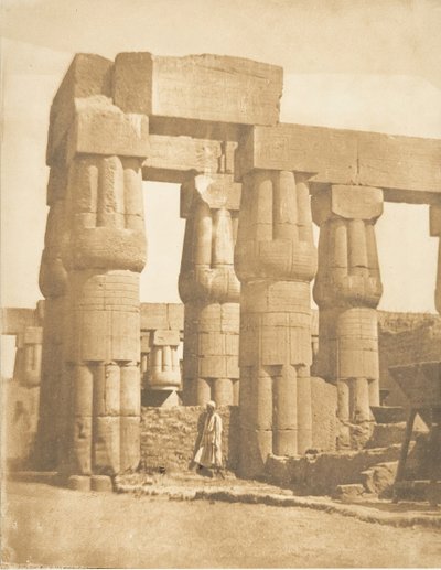 مجموعة أعمدة من قصر الأقصر ، طيبة ، 1849-50. بواسطة ماكسيم دو كامب
