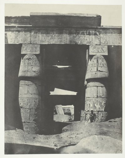 الكرنك ، رواق معبد خونس ، طيبة ، 184951 ، طبع عام 1852. بواسطة ماكسيم دو كامب
