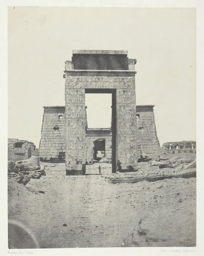 الكرنك ، بروبيلون من معبد خونس ، طيبة ، 184951 ، طبع 1852. بواسطة ماكسيم دو كامب
