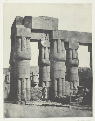 الأقصر ، مجموعة الأعمدة بالقصر ، طيبة ، 184951 ، طبع 1852. بواسطة ماكسيم دو كامب
