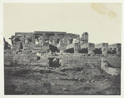 قصر الكرنك ، المدخل الجنوبي لقاعة الأعمدة ، طيبة ، 184951 ، طبع عام 1852. بواسطة ماكسيم دو كامب