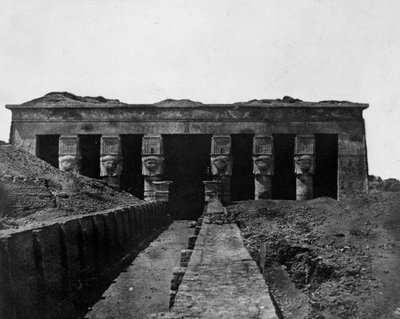 معبد الدندرة ، صعيد مصر ، 1852 بواسطة ماكسيم دو كامب