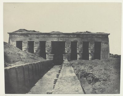 منظر عام ، معبد دندرة توتريس الكبير ، صعيد مصر ، 184951 ، طُبع عام 1852. بواسطة ماكسيم دو كامب