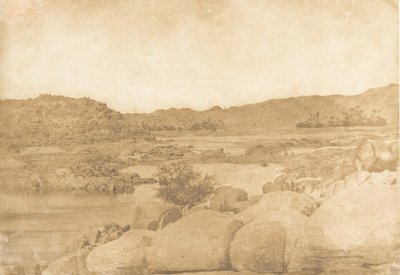 منظر مأخوذ من الشلال الأيمن الأول للضفة اليمنى ، 1849-50. بواسطة ماكسيم دو كامب