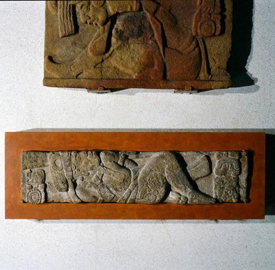 Lintel 27 من Tonina ، Chiapas ، المكسيك ، العصر الكلاسيكي المتأخر (600-900 م) (حجر) بواسطة المايا المايا