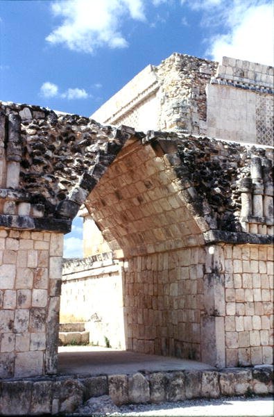بيت الطيور ، أواخر العصر الكلاسيكي مايا ، حوالي 700-900 م (صورة) بواسطة المايا المايا