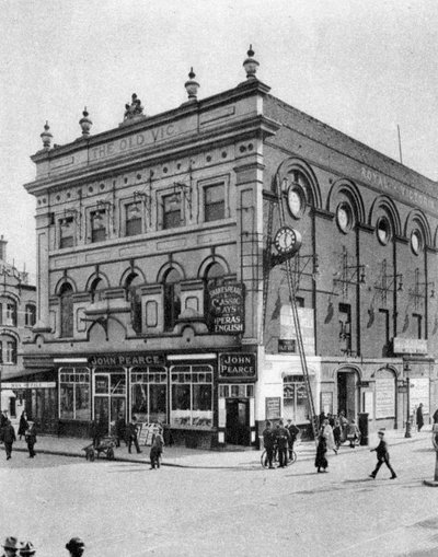 The Old Vic ، لندن ، 1926-1927 بواسطة ماكليش