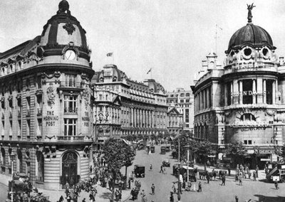 المدخل الغربي لهلال الدويك ، لندن ، 1926-1927 بواسطة ماكليش