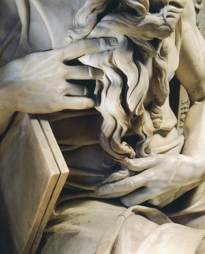 hands of Moses, detail from tomb of Julius II, circa 1515, by Michelangelo (1475-1564), Basilica of St. Peter, Rome, Italy بواسطة مايكل أنجلو بوناروتي