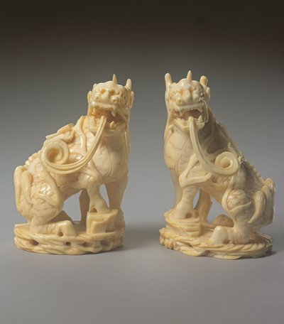 زوج من Qilin المنحوت (انظر أيضًا 272190) بواسطة مدرسة اسرة مينج الصينية