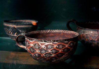 الفن المينوي: فنجان خزفي من فترة كاماريس (كريت) protopalatiale (2100 إلى 1650 قبل الميلاد) ، من كنوسوس. هيراكليون ، المتحف الأثري بواسطة مينوان