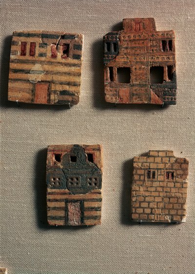 الفن المينوي: بلاط خزفي صغير يمثل منازل مينوان. 1700-1600 ق. هيراكليون ، المتحف الأثري كريت - الفن المينوي: بلاط خزفي صغير يصور منازل مينوان. 1700-1600 ق. المتحف الأثري ، هيراكليون ، كريت ، اليونان بواسطة مينوان