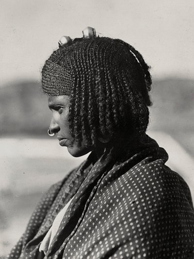 "بناء إمبراطورية" في العصر الفاشي: امرأة أشور ، 09/05/1936 (b / w photo) بواسطة موديستينو بالدينيتي