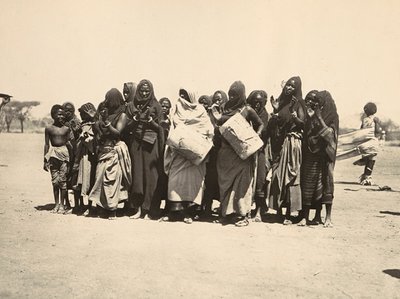 "بناء إمبراطورية" في العصر الفاشي: مجموعة ملونة من النساء المسلمات ، 09/05/1936 (b / w photo) بواسطة موديستينو بالدينيتي