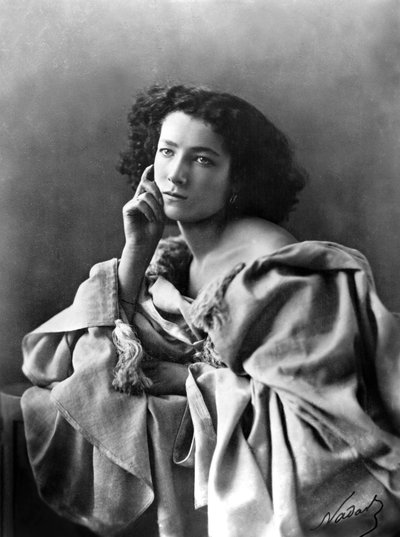 الممثلة الفرنسية سارة برنهاردت (1844-1923) تصوير نادار (1820-1910) بواسطة نادار