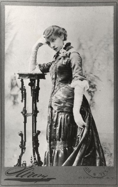 صورة لسارة برنهارد (1844-1923) تم التقاطها في الولايات المتحدة (صورة أبيض وأسود) بواسطة نابليون ساروني