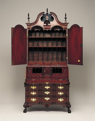 مكتب وخزانة كتب ، حوالي 1770-76 (الماهوجني ، الصنوبر الأصفر الجنوبي ، الصنوبر الأبيض الشرقي ، الحور الأصفر والنحاس الأصفر) بواسطة ناثانيل جولد