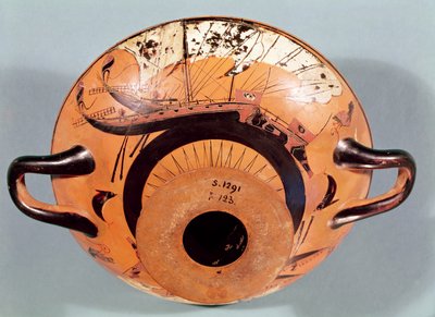 كأس العلية الأسود الذي يصور السفن الشراعية اليونانية ، c.520 قبل الميلاد (الفخار) بواسطة نيكوستينس