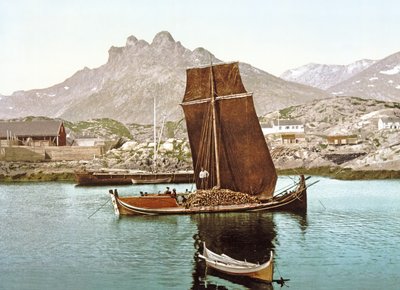 قارب نوردلاند يحمل شحنة من جذوع الأشجار ، النرويج ، 1890-1900 بواسطة مصور نرويجي