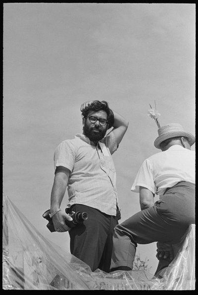 فرانسيس فورد كوبولا على مجموعة من "قوس قزح فينيان" ، 1968 (صورة أبيض وأسود) بواسطة أورلاندو سويرو