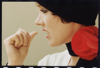 جولي أندروز في موقع تصوير فيلم "Thoroughly Modern Millie" بواسطة أورلاندو سويرو