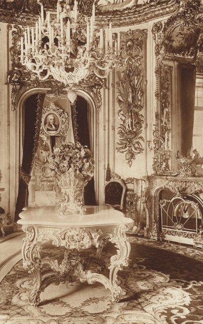 قلعة الملوك البافارية في Linderhof ، غرفة الطعام مع سطح السفينة Tischlein dich! بواسطة أوتو باليرستيدت