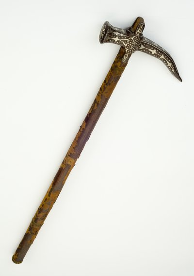 مطرقة الحرب ، c.1680 (حديد وخشب بالأسلاك الفضية والمنسوجات) بواسطة المدرسة العثمانية
