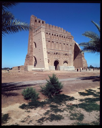 منظر لقصر شابور الأول وقوس كسرى بواسطة البارثية البارثية