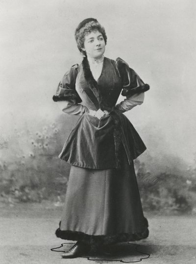 صورة لجولييت جيرارد ، c.1900 بواسطة بول بوير