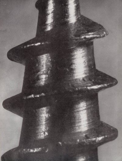 لولب برغي صغير (صورة فوتوغرافية ثنائية اللون) بواسطة بول هينينج