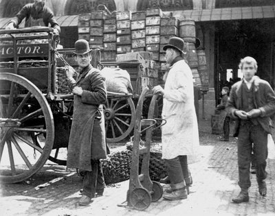 التفريغ في سوق بيلينجسجيت ، لندن ، 1893 بواسطة بول مارتن