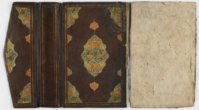 غلاف الكتاب بواسطة المدرسة الفارسية