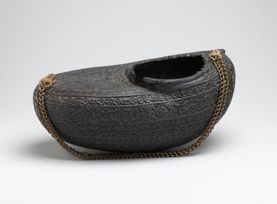 Kashkul ، أو وعاء المتسولين ، مع صورة من الدراويش والصقور المركب ، إيران ، 1880 (coco de mer shell & chain) بواسطة المدرسة الفارسية