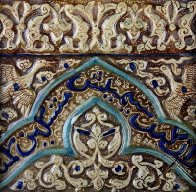 بلاط إفريز مقولب مصنوع لقصر السلطان المغولي أباكا خان ، c.1270-75 (السيراميك ، التزجيج ، التزجيج اللامع) بواسطة المدرسة الفارسية