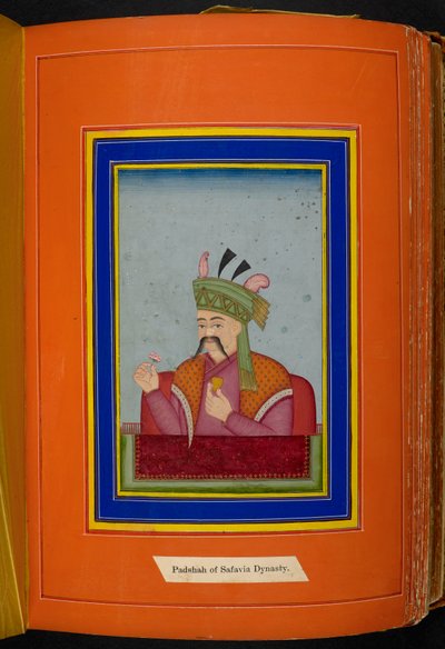 شاه عباس الأول ملك بلاد فارس (حكم 1588-1629) صورة شخصية للرأس والكتفين ، ينظر إلى اليسار (ألوان مائية غير شفافة على ورق) بواسطة المدرسة الفارسية