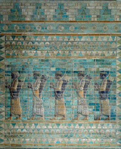 إفريز الرماة من قصر داريوس الأول ملك بلاد فارس في سوزا (القرن السادس قبل الميلاد). قاع إغاثة من الطوب بالبريد الإلكتروني. 510 ق. باريس ، متحف اللوفر. بواسطة المدرسة الفارسية