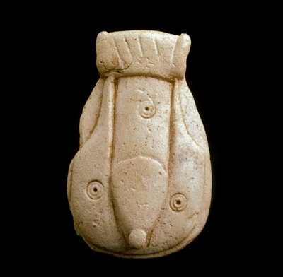 الحضارة الفينيسية: تميمة قضيبية في العظم. من موقع Puig d'es Molins (إيبيزا). القرن الثالث إلى الثاني قبل الميلاد. خافت. 4،7 سم إيبيزا ، Museo Arqueologico بواسطة الفينيقي